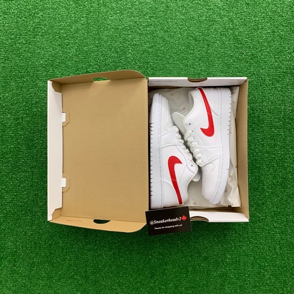 -Edm-
🥤*NEW* Air Jordan 1 Low “White University Red”(W) - Picture 9 of 10